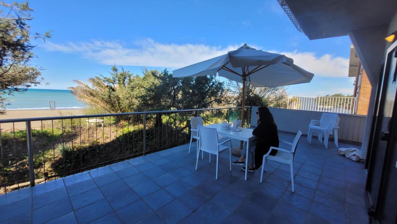 Miledy Monolocale Direttamente Sul Mare Apartment Marina di Castagneto Carducci Bagian luar foto