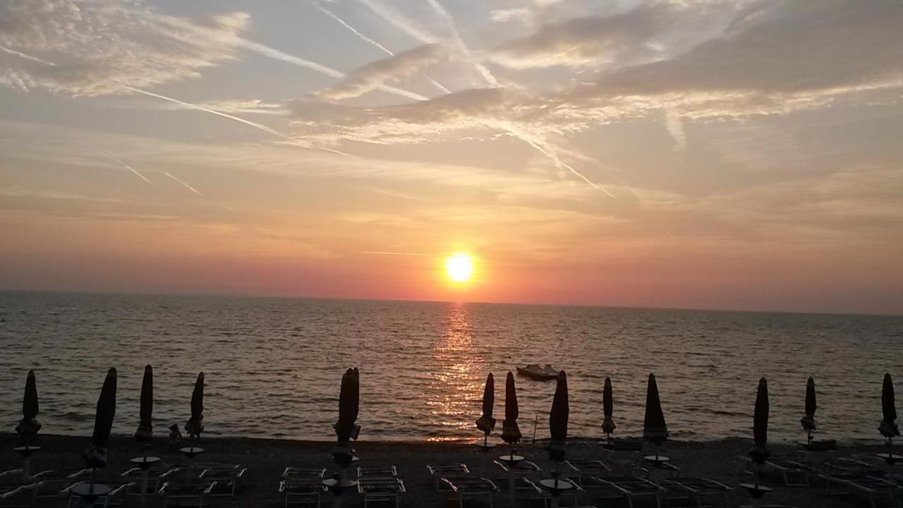 Miledy Monolocale Direttamente Sul Mare Apartment Marina di Castagneto Carducci Bagian luar foto